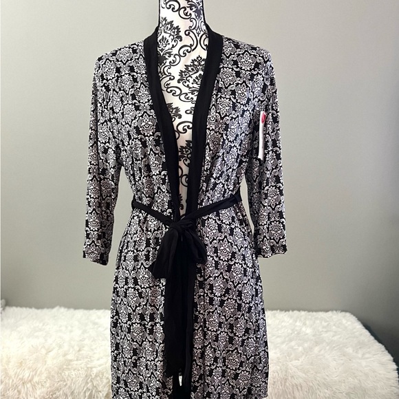 Women’s Marilyn Monroe Robe NWT - Picture 2 of 15